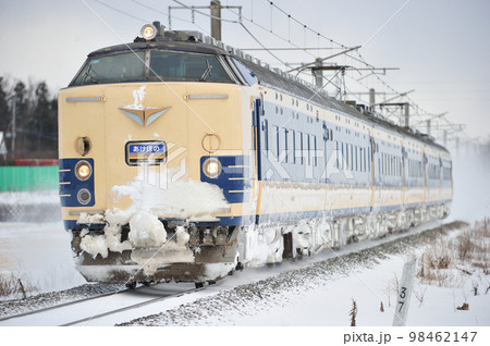 羽越本線 金塚ー中条 JR東日本 583系 N2+N1編成(秋田) あけぼの 羽越本線 金塚ー中条 JR東日本 583系 N2+N1編成(秋田) あけぼの 98462147