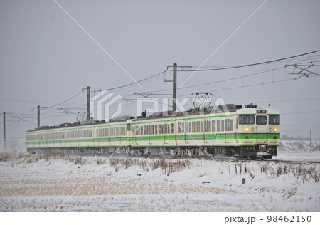 羽越本線　中条ー金塚　JR東日本　115系　S6編成（新潟） 98462150