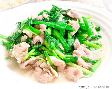 中国家庭料理・ニラと豚肉の中華炒め（韮菜炒肉片） 98462816