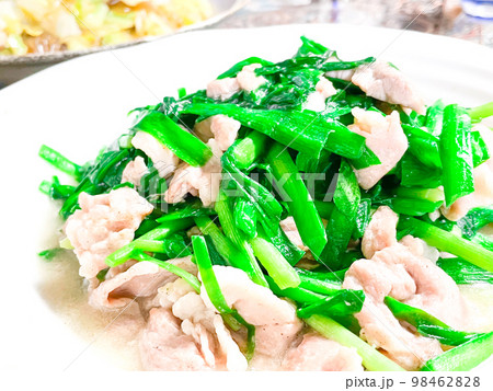 中国家庭料理・ニラと豚肉の中華炒め(韮菜炒肉片) 中国家庭料理・ニラと豚肉の中華炒め(韮菜炒肉片) 98462828