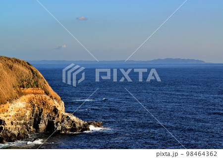 三浦半島　城ヶ島海岸の夕景 98464362