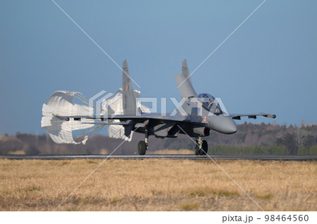 インド空軍スホーイSu-30MKI着陸 インド空軍スホーイSu-30MKI着陸 98464560