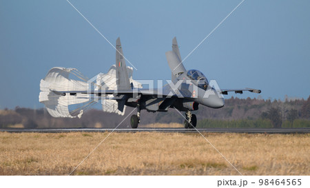 インド空軍スホーイSu-30MKI着陸 98464565