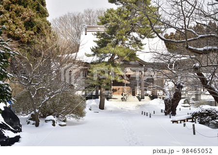 冬の北海道松前町で浄土宗光善寺の施設と境内の風景を撮影 98465052
