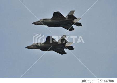 ステルス戦闘機F-35B 編隊飛行 ステルス戦闘機F-35B 編隊飛行 98466900