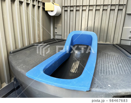 仮設トイレ 98467683