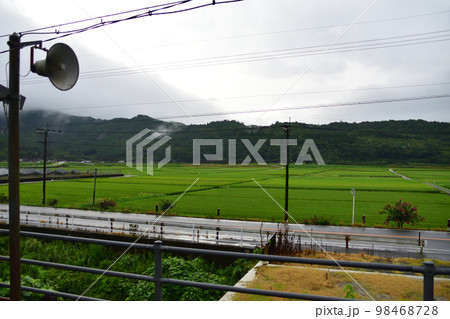 2022年夏の朝、雨降りの日豊本線佐伯駅から延岡駅までの車窓風景 2022年夏の朝、雨降りの日豊本線佐伯駅から延岡駅までの車窓風景 98468728