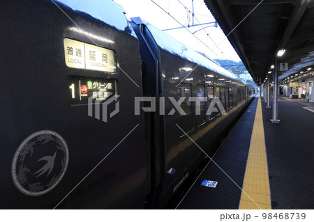 2022年夏の朝、雨降りの日豊本線佐伯駅から延岡駅までの車窓風景 98468739