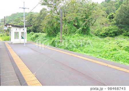 2022年夏の朝、雨降りの日豊本線佐伯駅から延岡駅までの車窓風景 98468743
