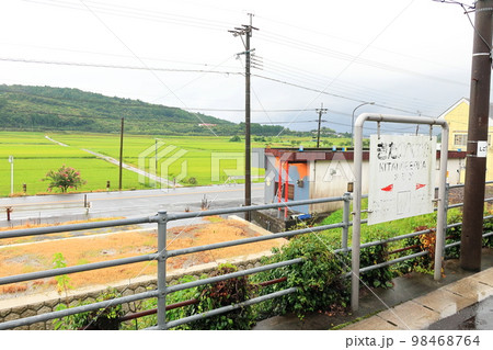 2022年夏の朝、雨降りの日豊本線佐伯駅から延岡駅までの車窓風景 2022年夏の朝、雨降りの日豊本線佐伯駅から延岡駅までの車窓風景 98468764