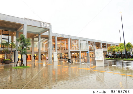 2022年夏の朝、雨降りの日豊本線佐伯駅から延岡駅までの車窓風景 98468768