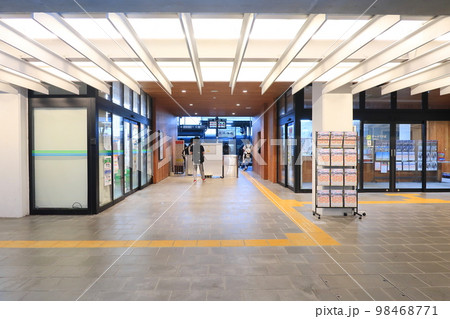 2022年夏の朝、雨降りの日豊本線佐伯駅から延岡駅までの車窓風景 98468771
