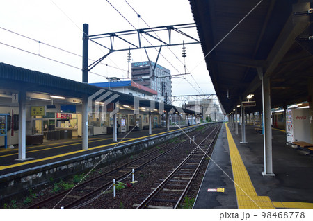 2022年夏の朝、雨降りの日豊本線佐伯駅から延岡駅までの車窓風景 98468778