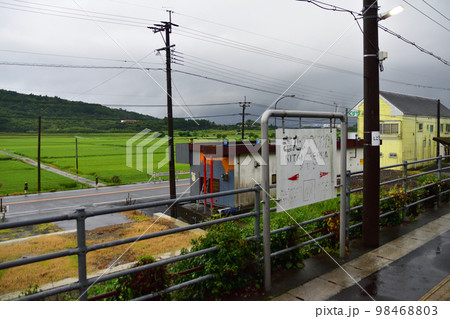 2022年夏の朝、雨降りの日豊本線佐伯駅から延岡駅までの車窓風景 2022年夏の朝、雨降りの日豊本線佐伯駅から延岡駅までの車窓風景 98468803