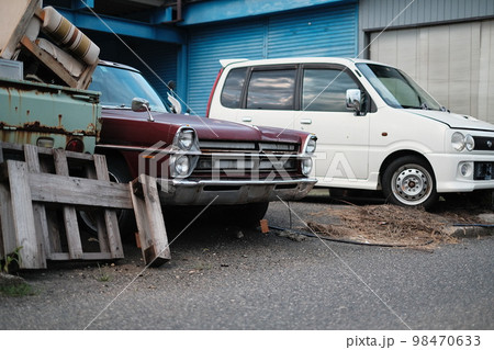 中古車販売屋の廃車寸前の旧車 中古車販売屋の廃車寸前の旧車 98470633