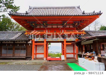 紀州東照宮の楼門（和歌山県和歌山市） 98471114