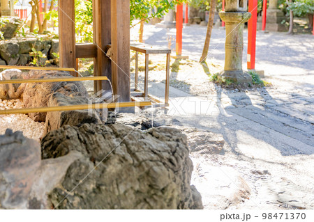 神社　手水舎 98471370