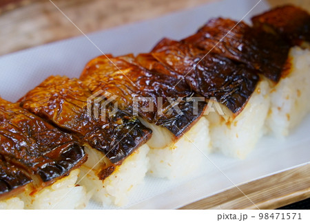 焼き鯖寿司 98471571