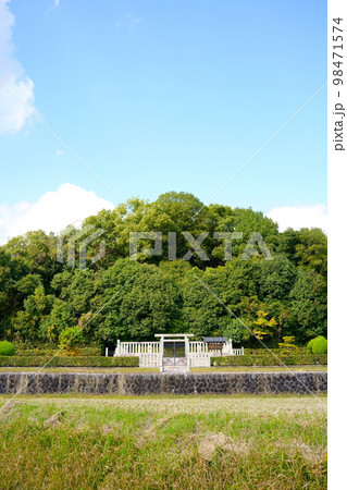 文武天皇陵(奈良県明日香村) 文武天皇陵(奈良県明日香村) 98471574