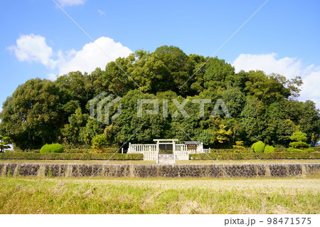 文武天皇陵(奈良県明日香村) 文武天皇陵(奈良県明日香村) 98471575