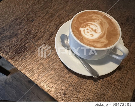 ラテアートが可愛いカフェラテ 98472503