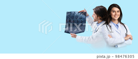 Friendly doctors team working on patient anamnesis, blue background Friendly doctors team working on patient anamnesis, blue background 98476305