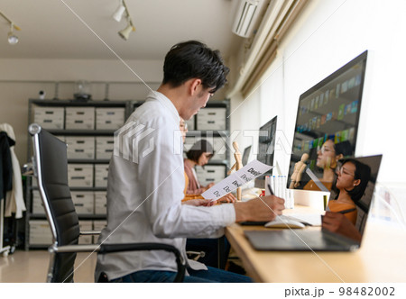 デザイン事務所 98482002