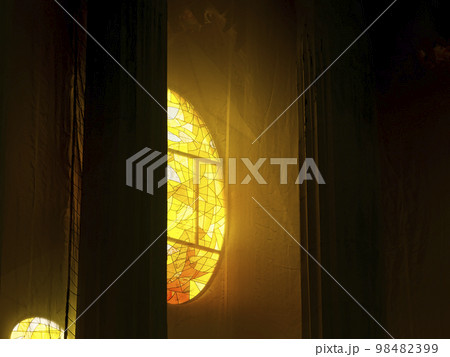 スペイン・バルセロナ サグラダファミリアのステンドグラス窓 スペイン・バルセロナ サグラダファミリアのステンドグラス窓 98482399