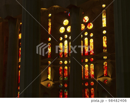 スペイン・バルセロナ サグラダファミリアのステンドグラス窓 / Sagrada Familia スペイン・バルセロナ サグラダファミリアのステンドグラス窓 / Sagrada Familia 98482406