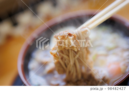 十和田とうてつ駅そばの肉蕎麦（青森県十和田市） 98482427