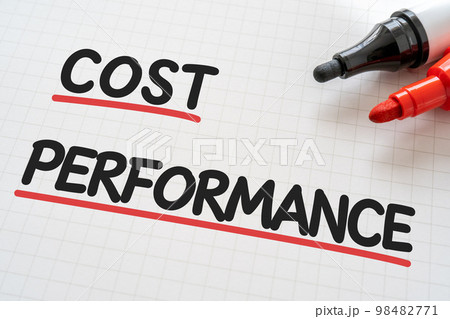 COST PERFORMANCEと書かれたノートとマーカー 98482771