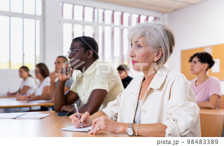 Mature woman with other different ages students in studying with their colleagues 98483389