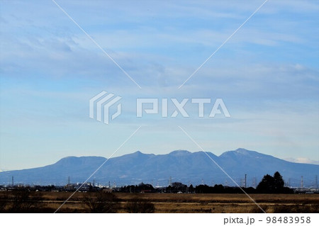 群馬　利根川から望む赤城山 98483958