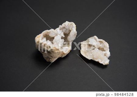 水晶ノジュール 98484528