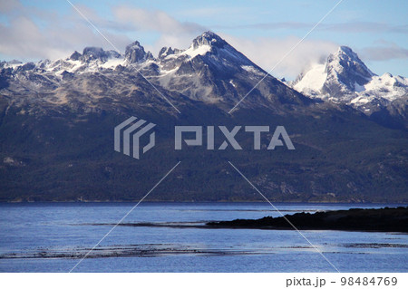 パタゴニアの雪山と大自然　アルゼンチン 98484769