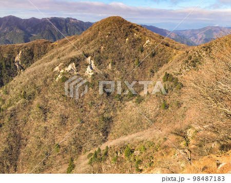 鈴鹿セブンマウンテンの釈迦ヶ岳登山：松尾尾根登山道から見る猫岳 98487183
