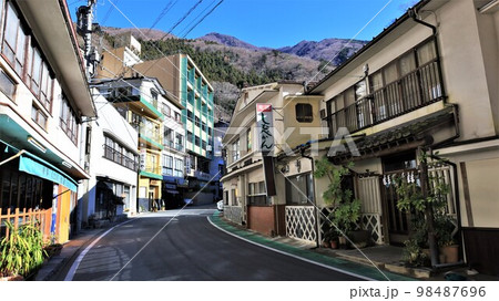 下部温泉街（山梨県身延町） 98487696