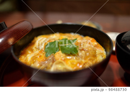 秋田名物  比内地鶏  親子丼 秋田名物  比内地鶏  親子丼 98488730