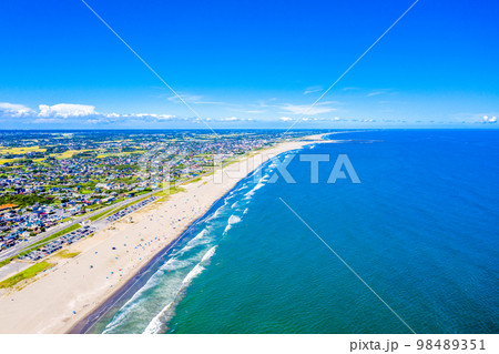 九十九里有料道路と九十九里浜を銚子方向で撮影（千葉県） 98489351
