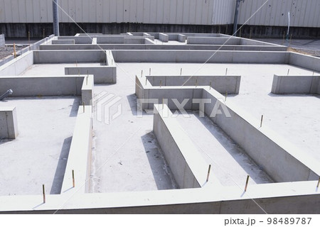 住宅建築の基礎工事・基礎工事の仕上げ 98489787