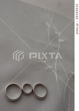 ファミリーリング。幸せの形 98489930