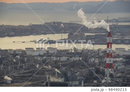 鷲羽山から見る水島の工業地帯 鷲羽山から見る水島の工業地帯 98490213