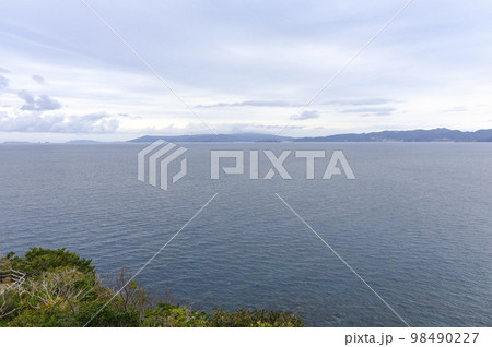 伊王島北端から見る東シナ海と島々 伊王島北端から見る東シナ海と島々 98490227