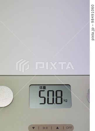 運動や食事制限でダイエットに成功 運動や食事制限でダイエットに成功 98491060