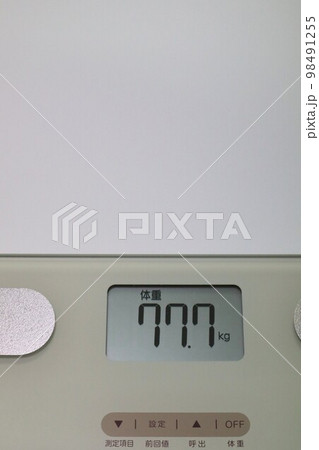 体重測定結果　77kg 98491255