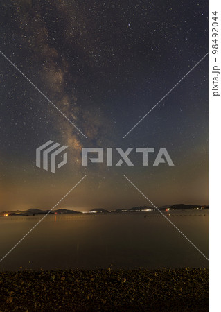 瀬戸内の初夏の星景　天の川とさそり座 98492044