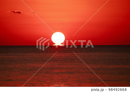 だるま夕日 98492668