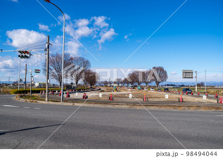 幹線道路の車線を増やす工事 国道17号上武道路交差点の下り方向 2022.12下 a-1 幹線道路の車線を増やす工事 国道17号上武道路交差点の下り方向 2022.12下 a-1 98494044