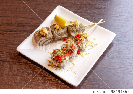 タコとイワシのつみれ串焼き 98494362