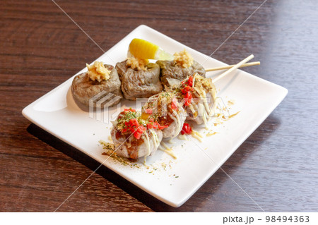 タコとイワシのつみれ串焼き 98494363